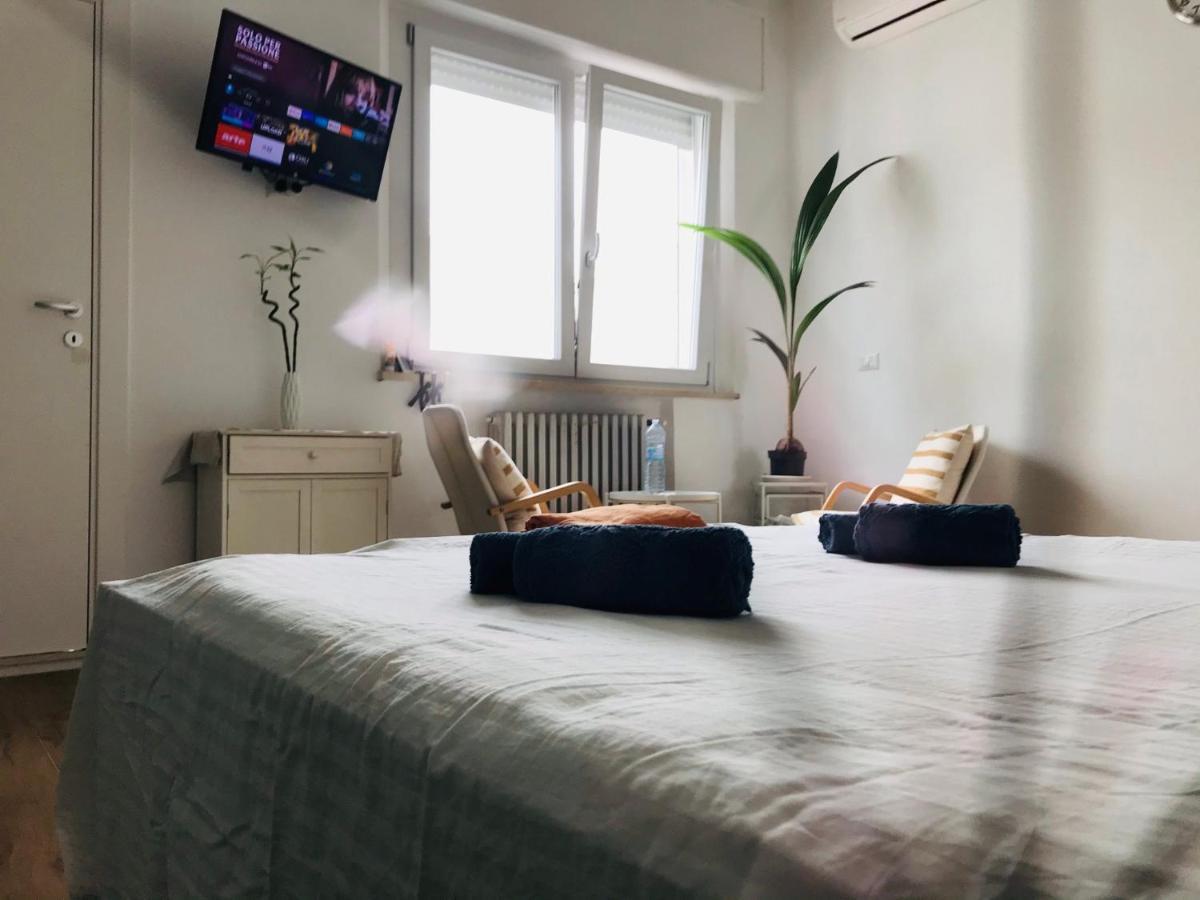 Stanza E Bagno Privato, Idromassaggio Con Extra Fee, In Appartamento แฟร์รารา ภายนอก รูปภาพ