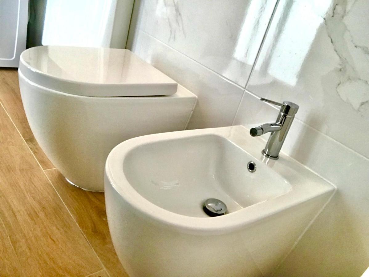 Stanza E Bagno Privato, Idromassaggio Con Extra Fee, In Appartamento แฟร์รารา ภายนอก รูปภาพ