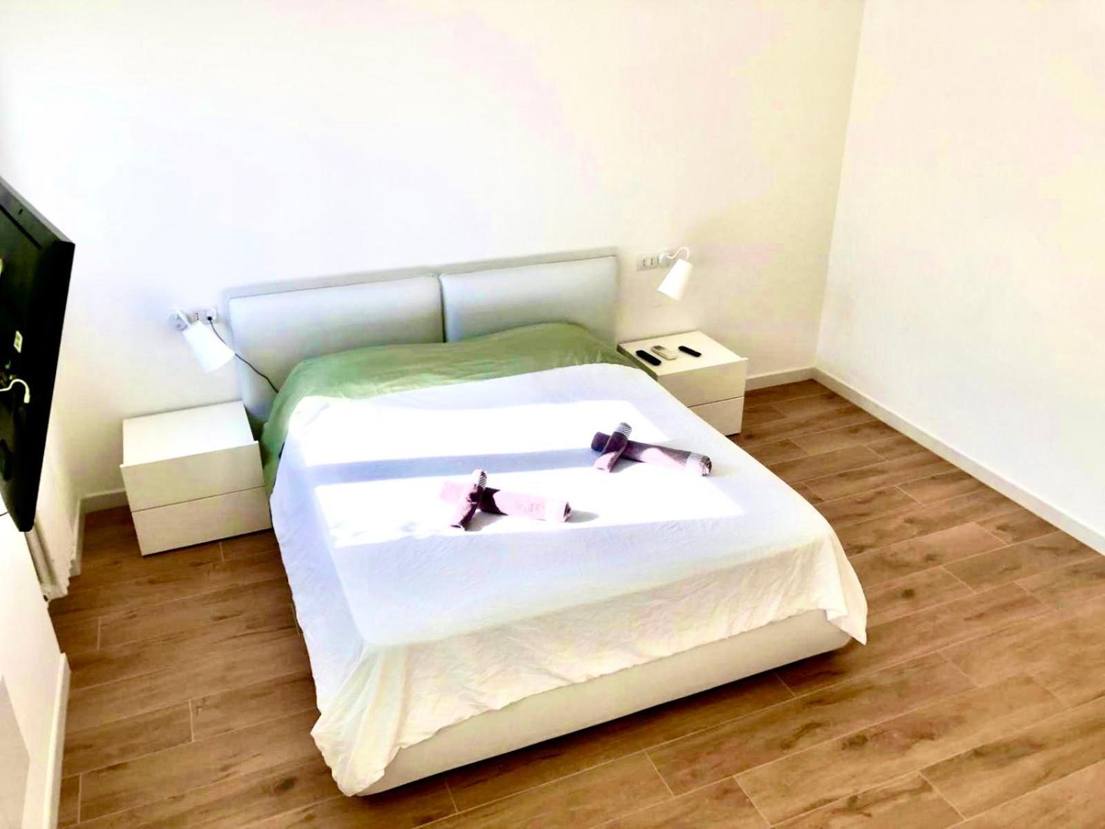 Stanza E Bagno Privato, Idromassaggio Con Extra Fee, In Appartamento แฟร์รารา ภายนอก รูปภาพ