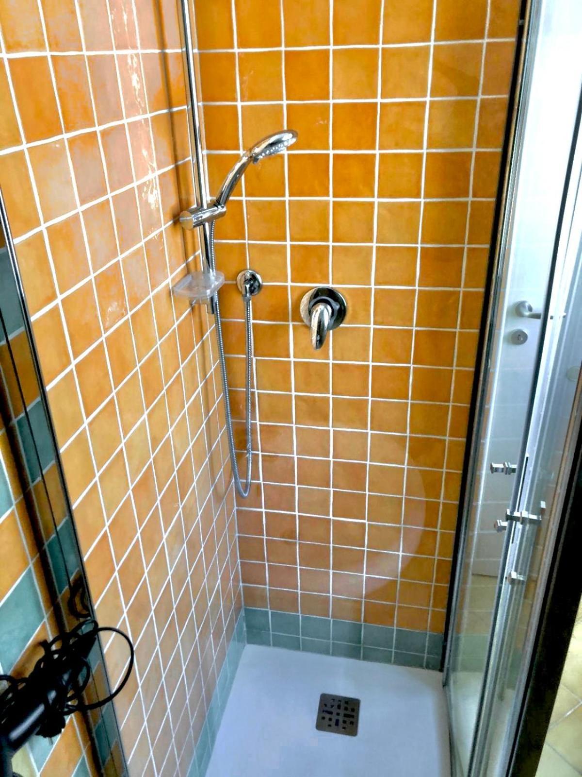 Stanza E Bagno Privato, Idromassaggio Con Extra Fee, In Appartamento แฟร์รารา ภายนอก รูปภาพ