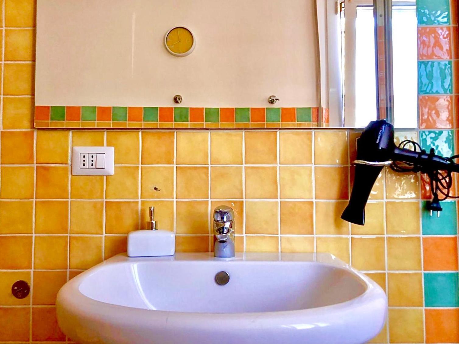 Stanza E Bagno Privato, Idromassaggio Con Extra Fee, In Appartamento แฟร์รารา ภายนอก รูปภาพ