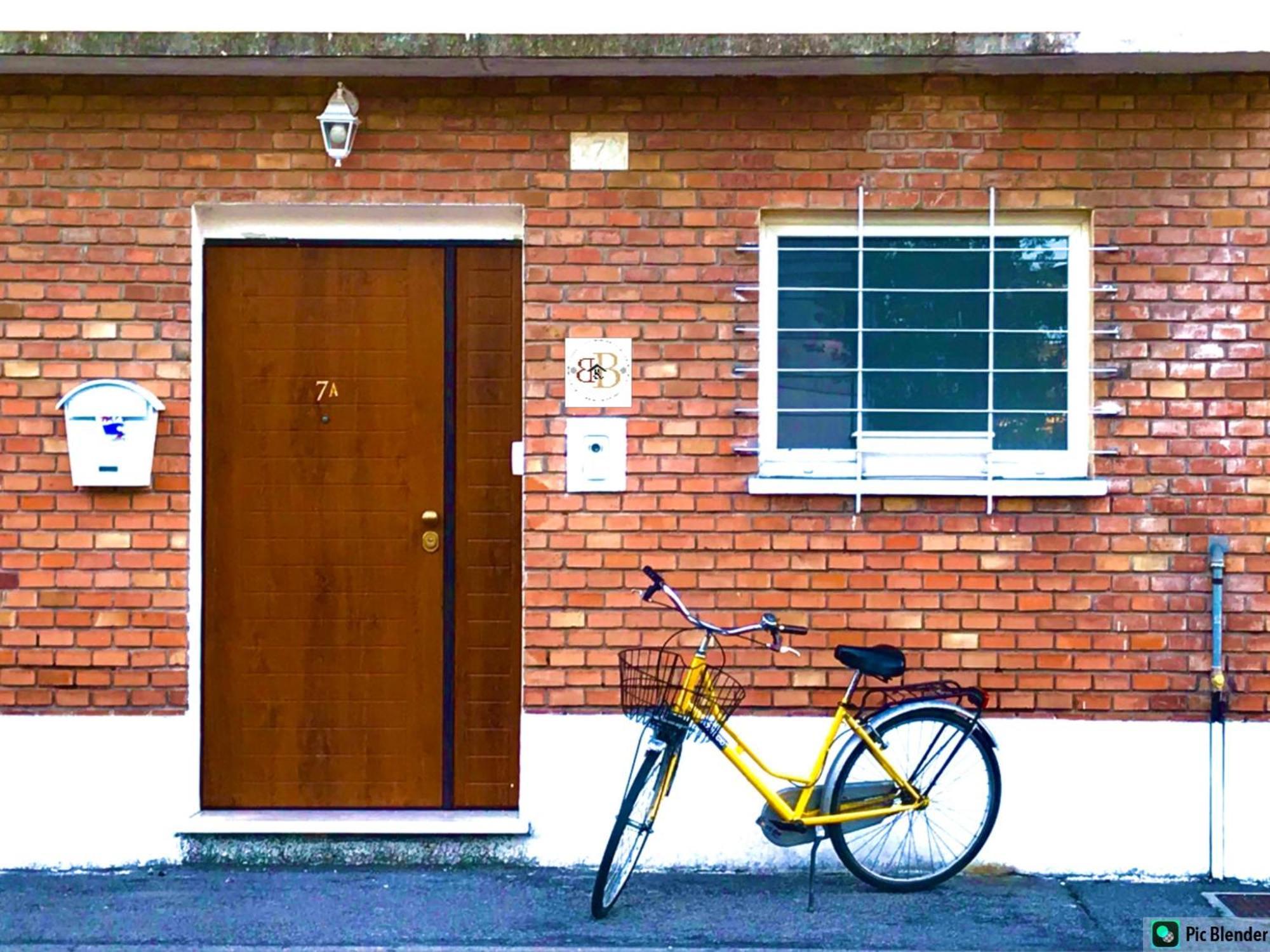 Stanza E Bagno Privato, Idromassaggio Con Extra Fee, In Appartamento แฟร์รารา ภายนอก รูปภาพ